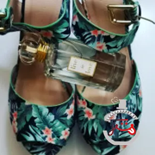 Live in Love Oscar de la Renta