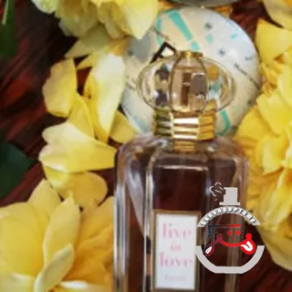 Live in Love Oscar de la Renta