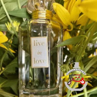 Live in Love Oscar de la Renta